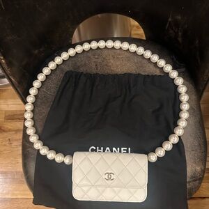 CHANEL White Quilted Wallet on chain with Pearl Handle